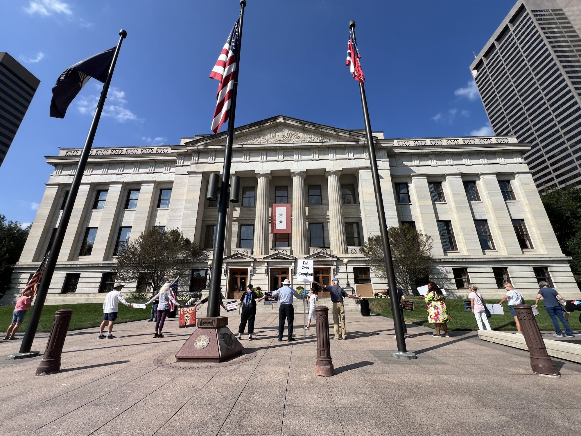 Ohio drag performance bill advances, drawing backlash from Cincinnati leaders